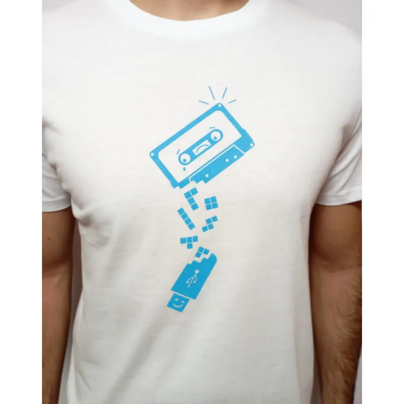Camiseta cassete y USB Regalos Y Coleccionismo Para Gamers - Cosas De Videojuegos Míticos