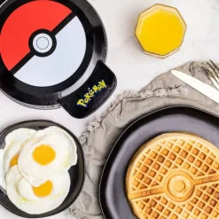 Uncanny Brands Más Regalos De Pokemon|Pokemon Hogar^Máquina Gofres Pokeball Pokemon